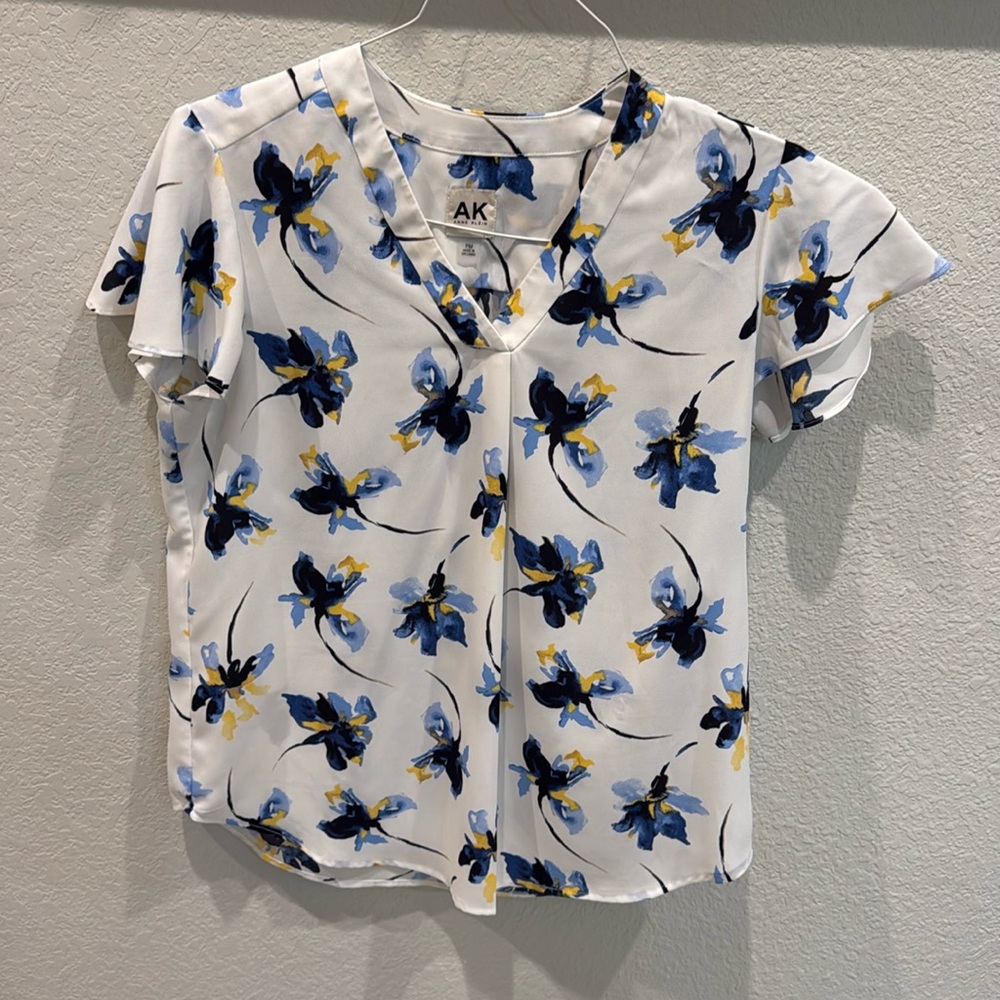 Anne Klein, floral shirt, size 6 ￼